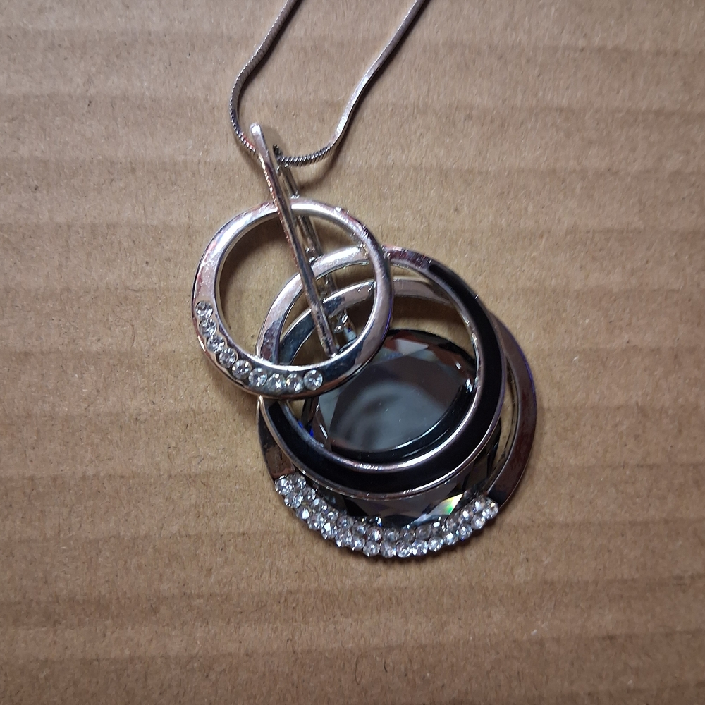 Elegant Silver Pendant Necklace